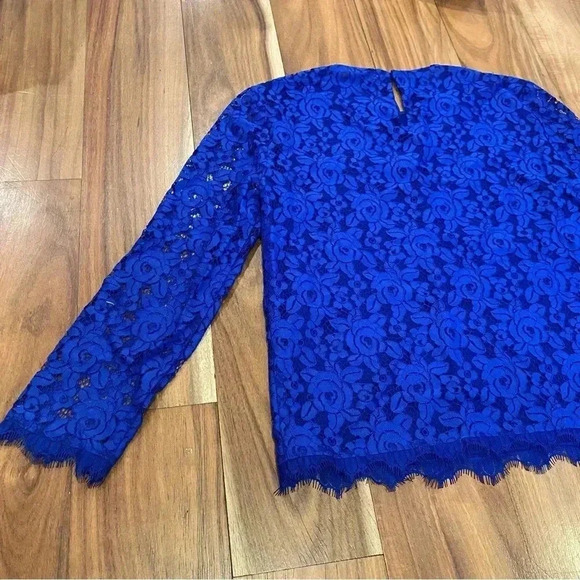 Diane Von Furstenberg Cobalt Blue Lace Top Size 0 EUC - Picture 8 of 13